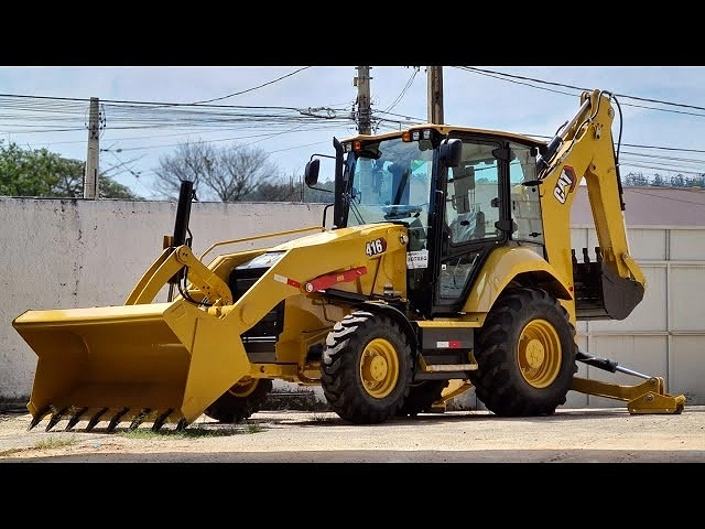 Retroescavadeira para locação em obras urbanas e rurais