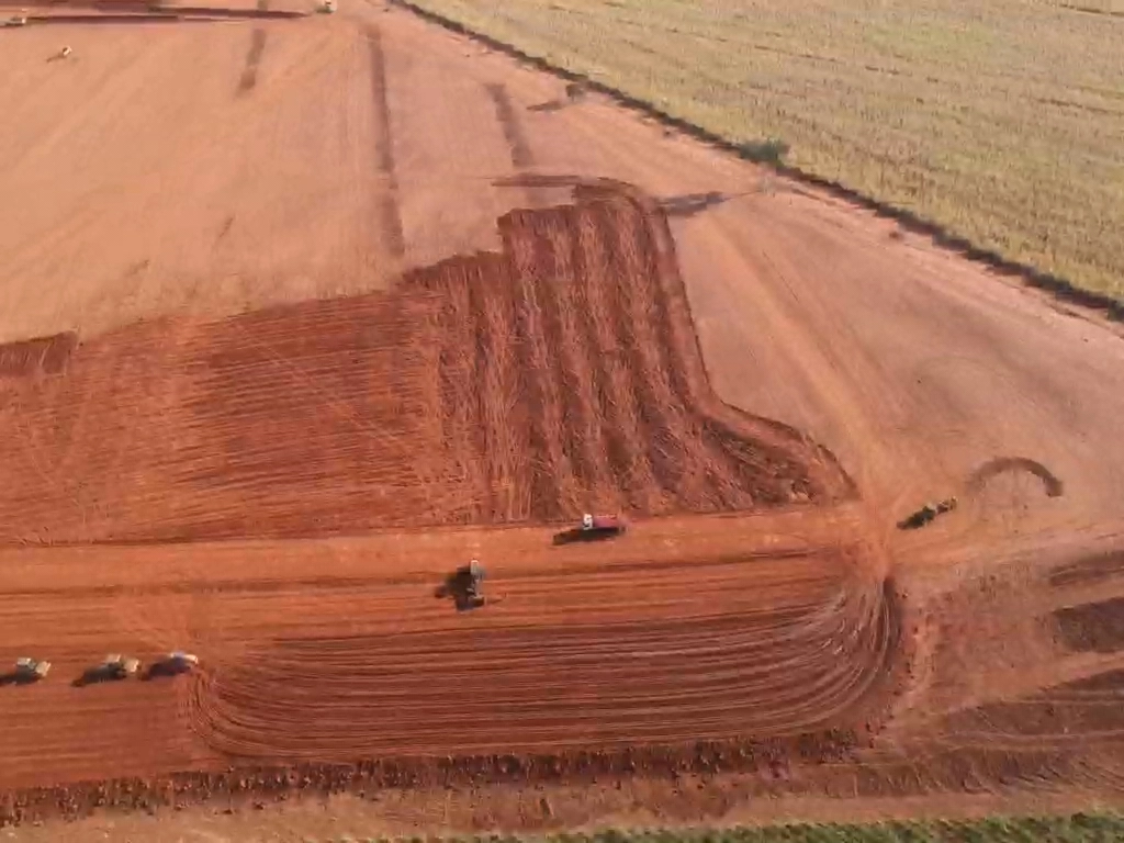 Compactação de solo com controle tecnológico na obra da Tello Fertilizantes
