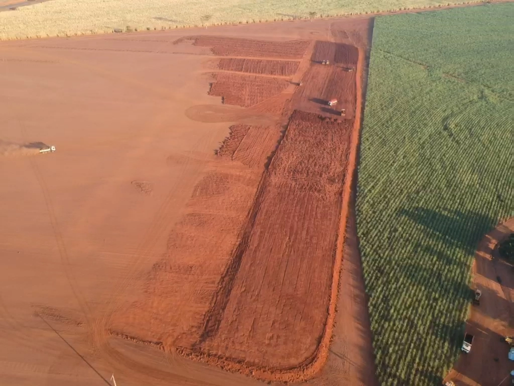 Terraplenagem industrial da Tello Fertilizantes em Guaraci-SP