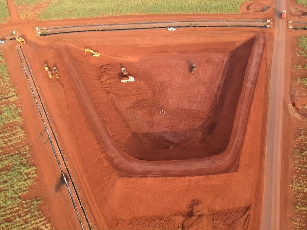 Vista aérea de tanque de vinhaça na Usina Alta Mogiana em São Joaquim da Barra